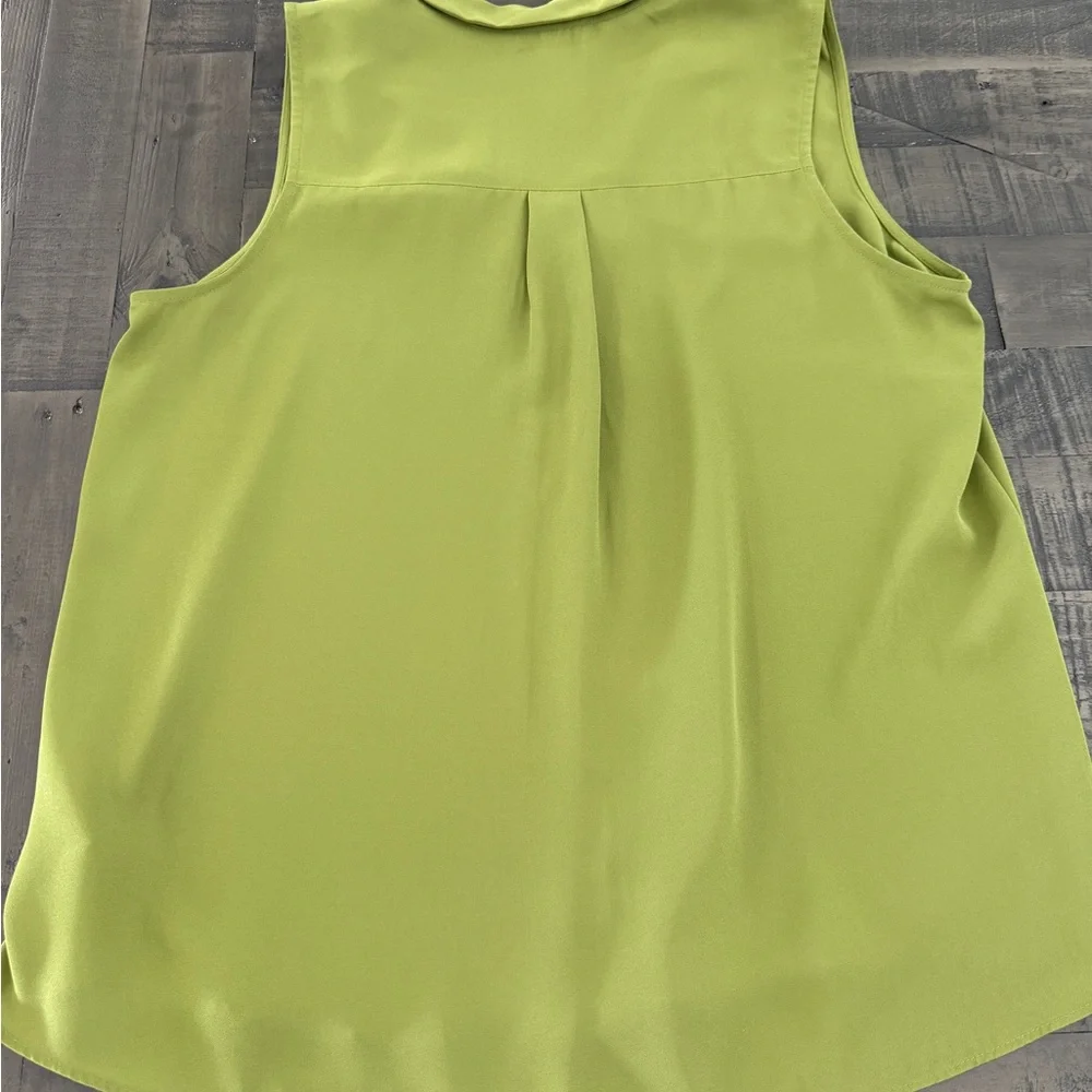 Fortune and Ivy Olive Green Sleeveless Button-Down Top - Picture 2 of 5